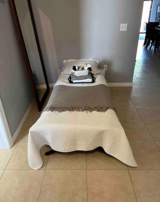 Debbie'S 3-Bedroom Apartment In A Duplex Cape Coral Exteriör bild