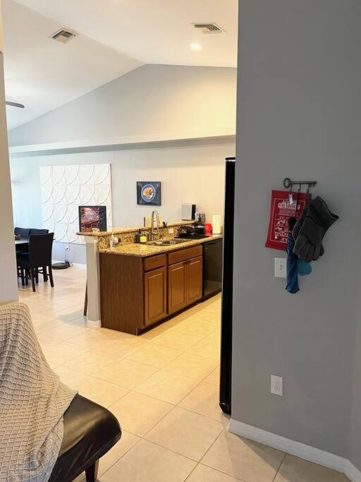 Debbie'S 3-Bedroom Apartment In A Duplex Cape Coral Exteriör bild